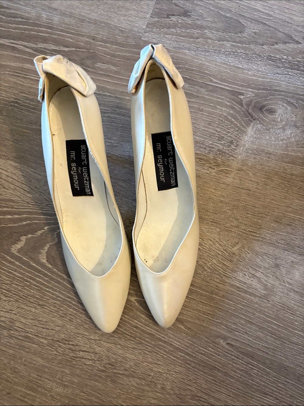 Stuart Weitzman Cream All leather Pointed-Toe Bow Pumps